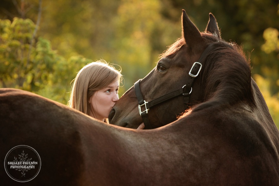 minnesota-senior-photos-with-horse-03.JPG