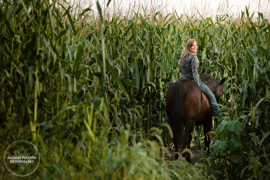 minnesota-senior-photos-with-horse-05.JPG