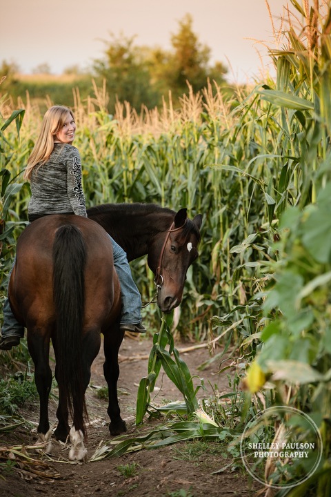 minnesota-senior-photos-with-horse-06.JPG