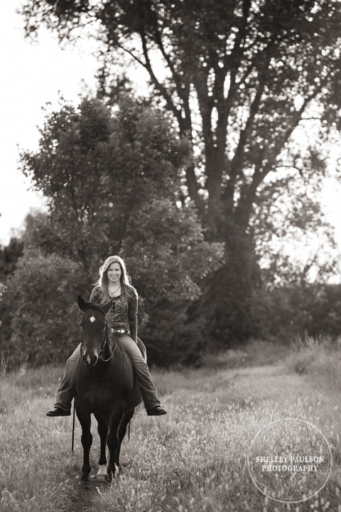 minnesota-senior-photos-with-horse-09.JPG