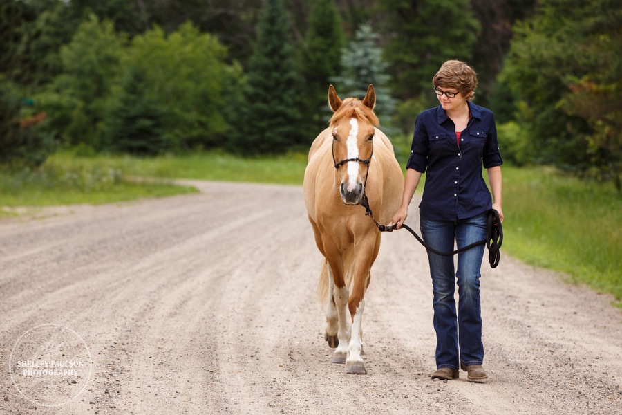 senior-girl-with-horse-02.JPG