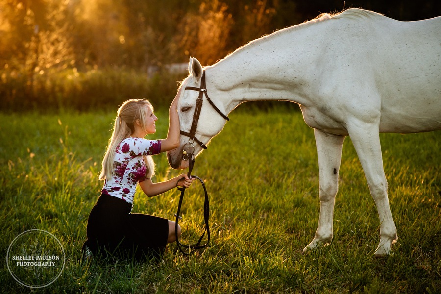 Nicole’s Dreamy Senior Photos with her Horses