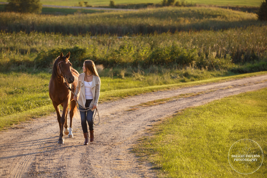 mn-senior-photos-with-horses-10