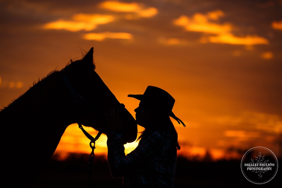 country-senior-photos-horse-12.JPG