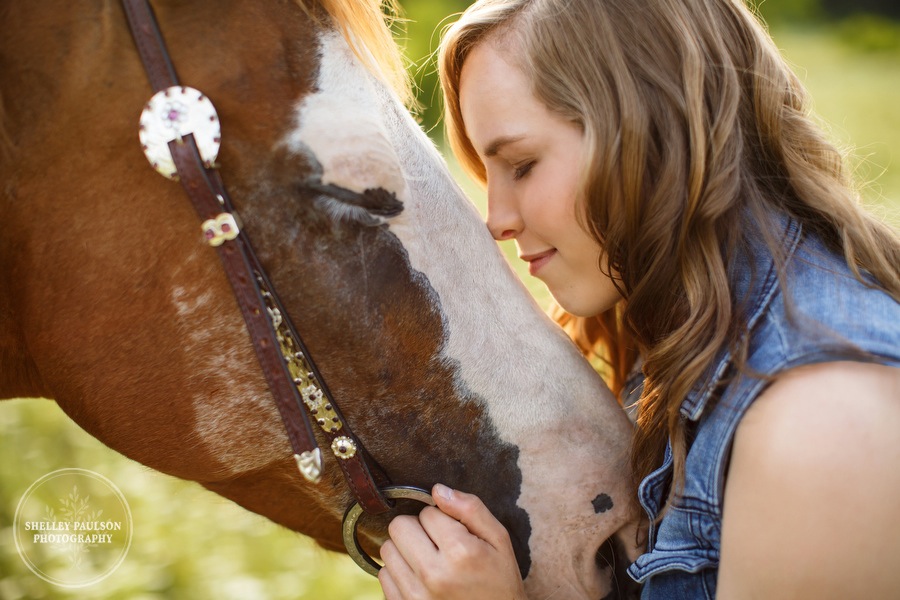 minnesota-senior-with-horse-01.JPG