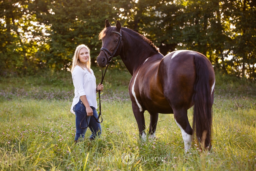 Paradis’ Senior Photos with her Horse Scarlett