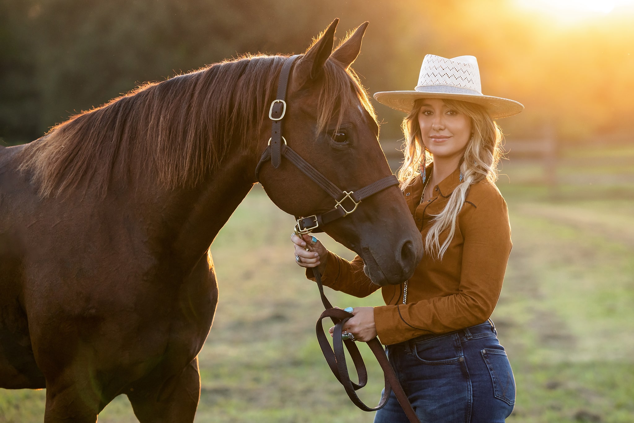 Country Music Star Lainey Wilson for Tribute Equine Nutrition